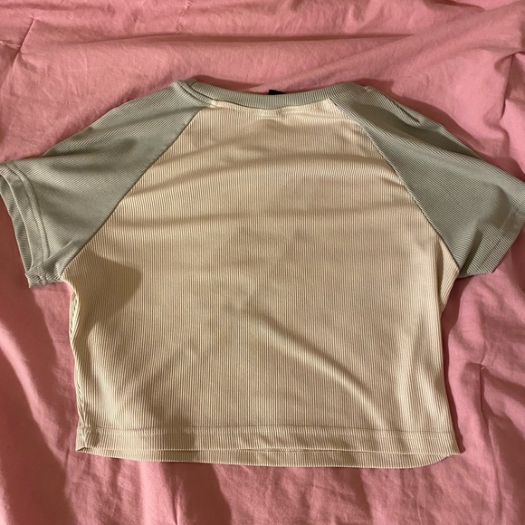 Shein crop top - Picture 2 of 3